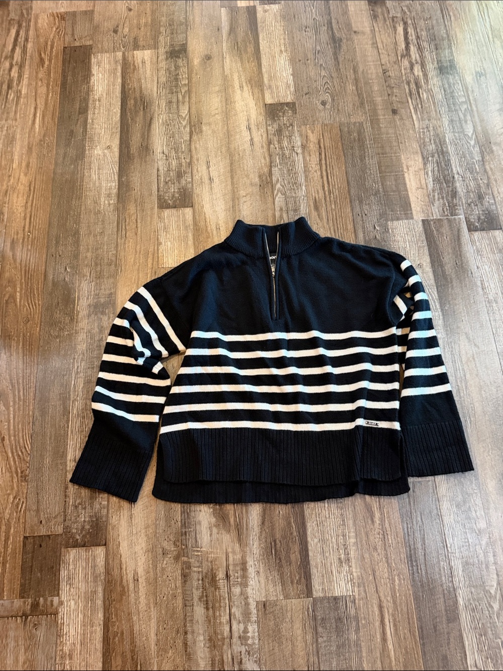 Women’s sz Lg DKNY Black and White Striped Half-Zip Sweater